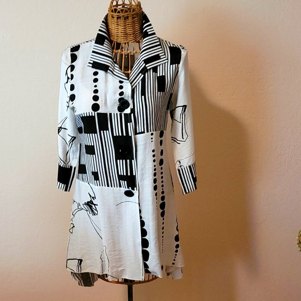 Black & White Graphic Print Tunic Jacket